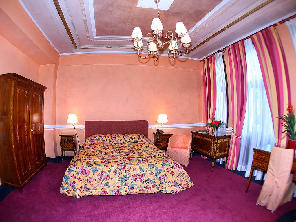 Vigo Hotel Ploieşti Extérieur photo