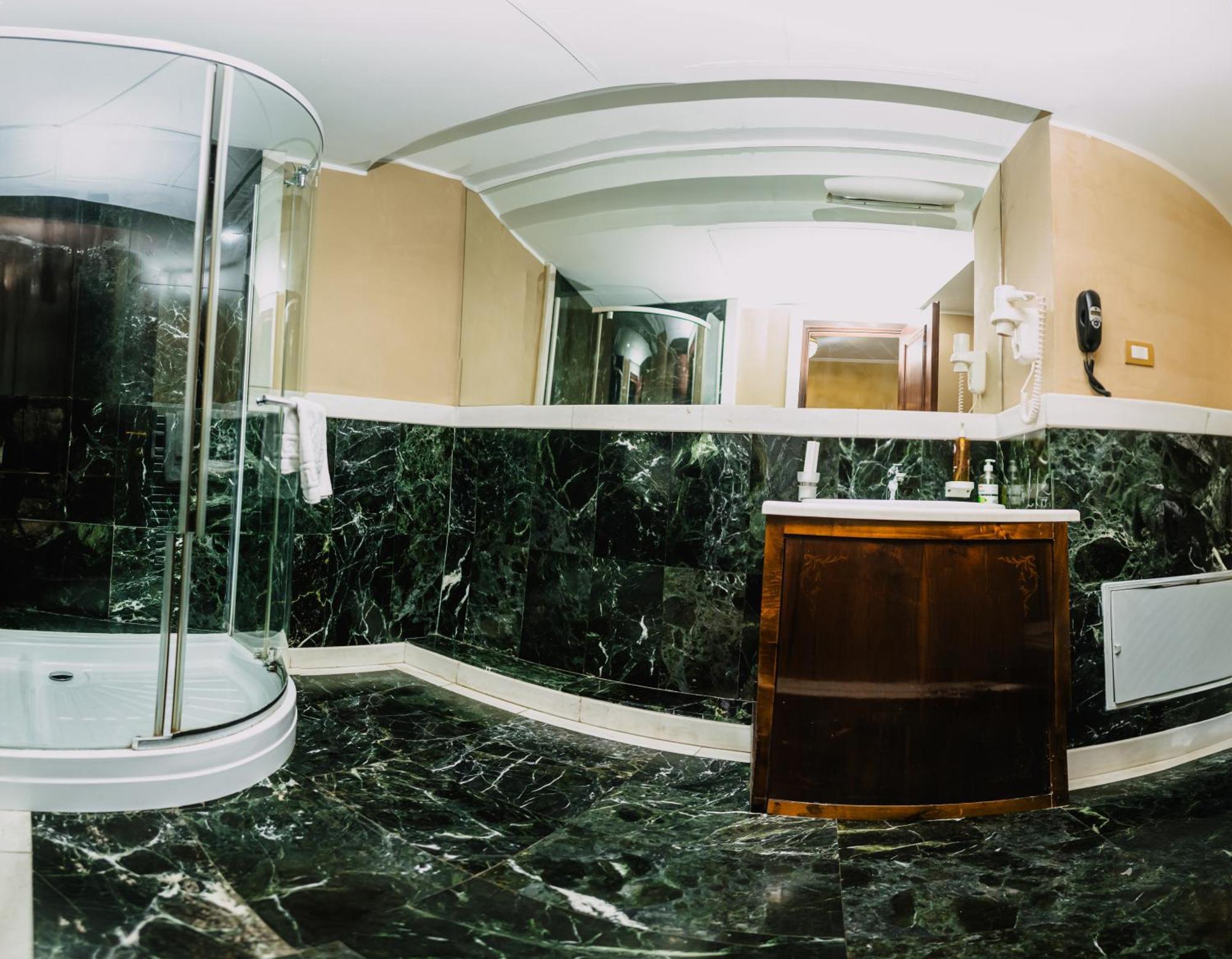 Vigo Hotel Ploieşti Extérieur photo