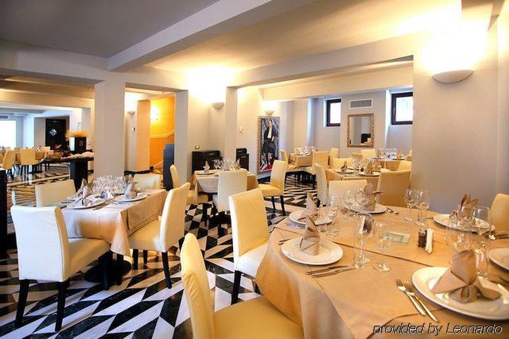 Vigo Hotel Ploieşti Restaurant photo